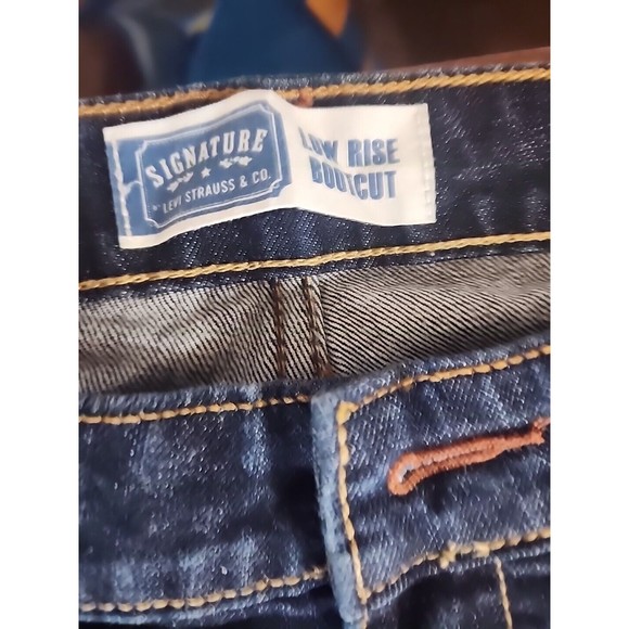 Signature Levis Jeans Womens Size 12 Short Low Rise Boot Cut Stretch Whiskered - Picture 5 of 9